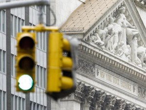 Coronavirus: New York riapre, in 400 mila tornano al lavoro. Sono 7 milioni i casi nel mondo e 400 mila i morti.