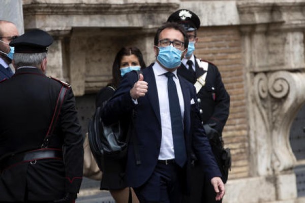 Il Senato respinge le mozioni di sfiducia su Bonafede. Il ministro soddisfatto: 'Ora al lavoro'