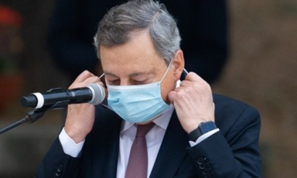 Il monito di Draghi: "Contro Omicron siamo obbligati alla massima cautela"