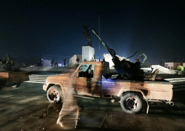 Ribelli jiadisti nelle strade di Aleppo, Siria