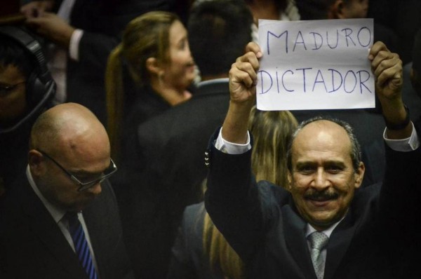 Venezuela, prove di dialogo dopo l'udienza di Maduro dal Papa