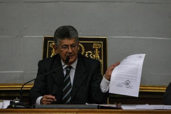 El expresidente de la Asamblea Nacional de Venezyela, Henry Ramos Allup, a riesgo de ser "inhabilitado" como parlamentario.