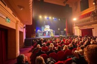 La serata al teatro Sala Umberto di Roma dedicata a Gigi Proietti 