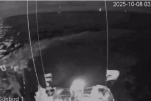 Uma imbarcazione della Flotilla durante la notte