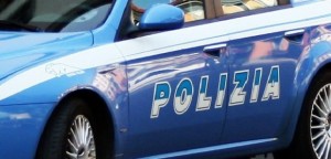 Tossicodipendente sporco di sangue si scaglia contro i poliziotti. Paoloni (Sap): &laquo;Con il taser non sarebbe successo&raquo;
