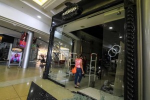 Explosi&oacute;n en subestaci&oacute;n deja a Maracaibo sin luz