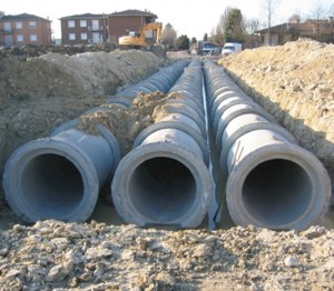 A Taranto costa di pi&ugrave; allacciarsi alla fogna e all'acqua