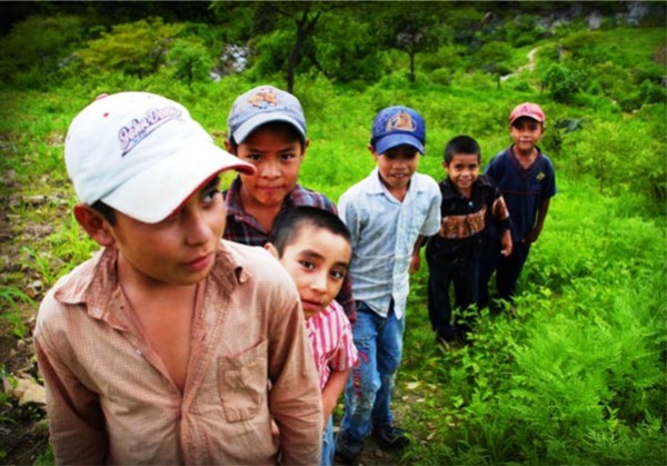 Ni&ntilde;os y adolescentes obligados a emigrar en Honduras