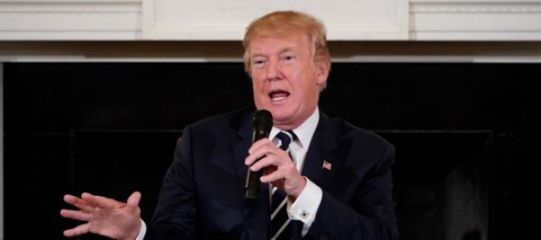 Prof con la pistola, l&#039;idea di Trump divide l&#039;America