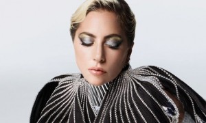 Lady Gaga sorprende en la portada de la revista Elle USA