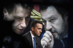 Sicurezza bis, si litiga Salvini rilancia: 'Decreto sicurezza domani in Cdm'. Di Maio: 'Vuole scontro con il Quirinale?'