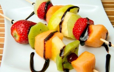 Pinchos de frutas