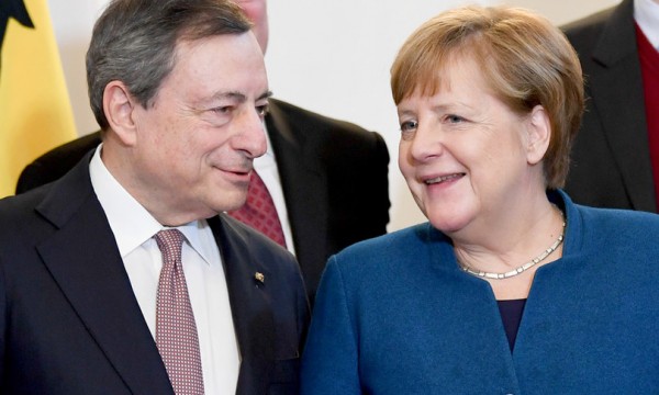 Mario Draghi, il Governatore col bazooka che salv&ograve; l'Eurozona