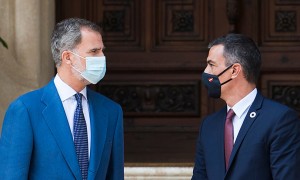Il re di Spagna Felipe VI e il premier Pedro Sanchez