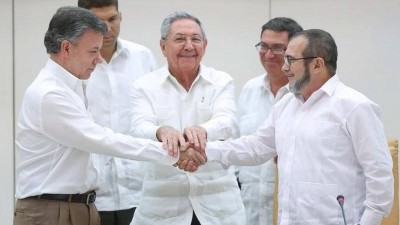 Colombians call for 'no more war' as historic peace deal is signed between Farc rebels and the government