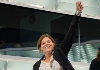 Ilaria Salis esulta in Parlamento dopo il voto che ne ha confermato l&#039;immunità parlamentare