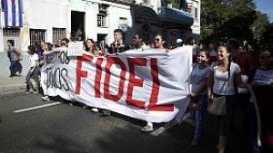 Cuba: migliaia in coda per salutare Fidel