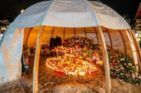  Luogo commemorativo di fronte al bar "Le Constellation"