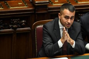 M5S 'Stop giochini di palazzo su Conte o si va al voto'