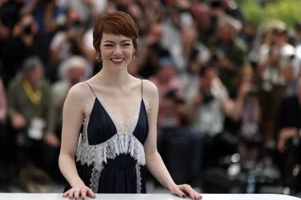 Emma Stone en Venecia. Graciosa y divertida.