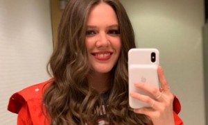 La cantante mexicana Joy denunci&oacute; trato hom&oacute;fobo en la expedici&oacute;n del pasaporte