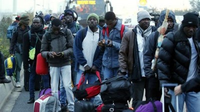 L&#039;evacuazione della giungla di Calais va avanti nella calma