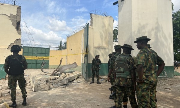 Prete bruciato vivo in Nigeria. Un altro sacerdote ferito in parrocchia