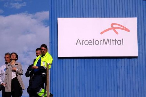 Ex Ilva: Conte, faremo di tutto per rispetto impegni. Oggi l'incontro con ArcelorMittal