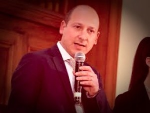 Taranto - Botta e risposta tra Azzaro e Tamburrano che dice &laquo;se candidato non votatelo tarantini&raquo;