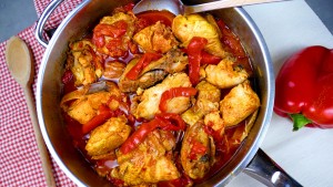 Pollo con pimientos a la romana