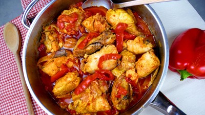 Pollo con pimientos a la romana