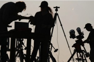 Cesar MANSO / AFP - Preparativi per la diretta dell'eclissi solare totale nel villaggio abbandonato di Villalibado, Burgos, nel nord della Spagna  (Foto a corredo articolo AGI)