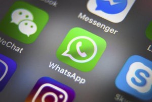 WhatsApp, le videochiamate si fanno in 4