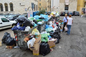 Bari &ndash; Il Comune fa sul serio sui rifiuti: controlli e multe a gog&ograve;