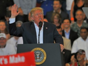 Trump parla di un attacco in Svezia. Che non c'&egrave; mai stato. Poi d&agrave; la colpa a Fox News