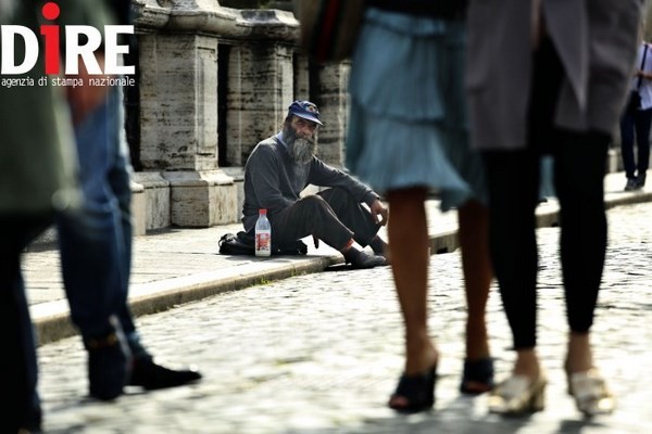 Ddl povert&agrave; approvato al Senato, arriva il Reddito di Inclusione. Poletti: &laquo;Passo storico&raquo;