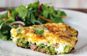 Frittata de esparragos con jamon y queso