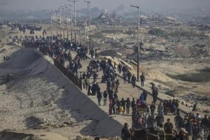 Evacuaci&oacute;n masiva de palestinos en Gaza.