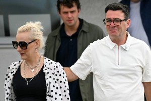 Oli SCARFF / AFP - Andy Burnham con la moglie Marie-France van Heel  (Foto a corredo articolo AGI)
