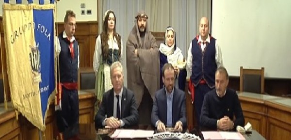 Mottola: il presepe nella civilt&agrave; rupestre