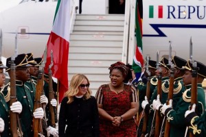 Il Presidente del Consiglio, Giorgia Meloni, al suo arrivo in Sudafrica