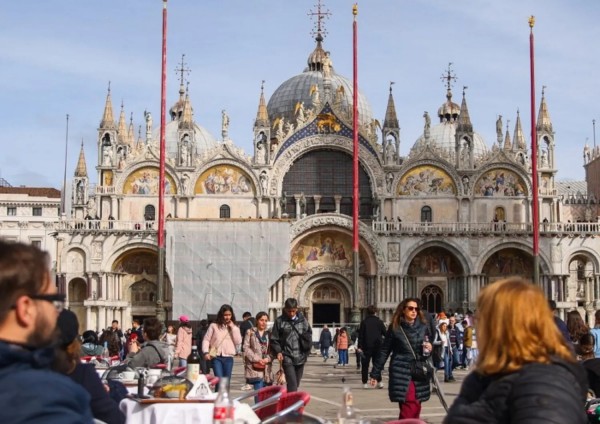 Coppia di turisti ebrei insultata e schiaffeggiata a Venezia, espulsi gli aggressori
