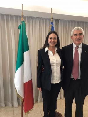 Mar&iacute;a Corina Machado se reuni&oacute; con el senador italiano Pier Ferdinando Casini