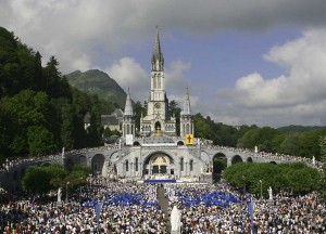 Alta sorveglianza a Lourdes per il pellegrinaggio dell'Assunzione