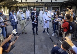 Coronavirus, al via la sperimentazione del vaccino italiano, somministrata la prima dose di vaccino sull'uomo