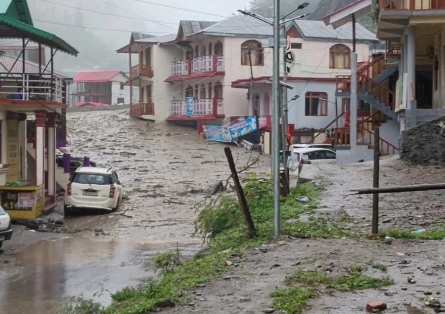 La colata di fango e detriti che ha devastato la città di Dharali, sull&#039;Himalaya indiano, nello Stato di Uttarakhand.