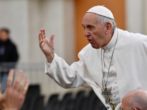 Francesco: &quot;Dio converta terroristi e chi fabbrica e commercia armi