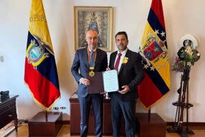 El embajador italiano  Giovanni Davoli, distinguido en Loja