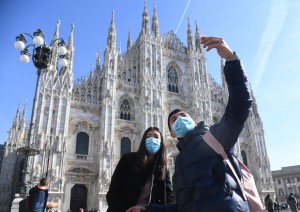 Coronavirus in Italia: Il bilancio ufficiale: 655 positivi, 45 guariti, 17 morti. Il Duomo di Milano riapre in maniera contingentata ai turisti. Israele respinge passeggeri dall'Italia