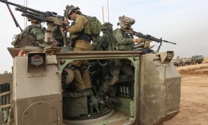 Israele continua a colpire: 'annientati altri terroristi'. Migliaia di palestinesi in fuga